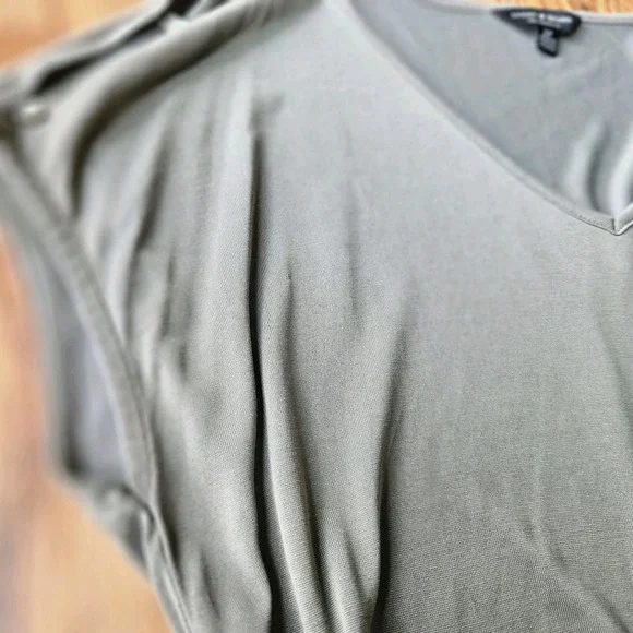 Lucky Brand Size Small Light Olive Army Green Top Shirt‎ Button Shoulder Detail - Picture 2 of 5